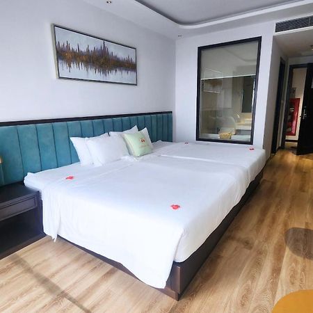 Cordial Grand Hotel Da Nang Beach Exterior photo