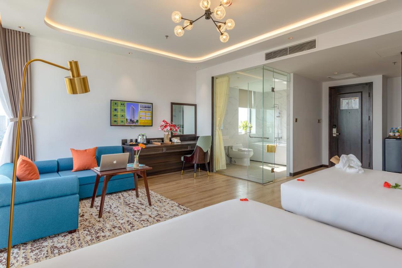 Cordial Grand Hotel Da Nang Beach Exterior photo