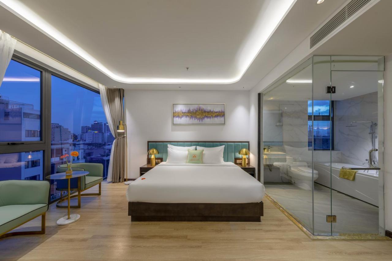 Cordial Grand Hotel Da Nang Beach Exterior photo