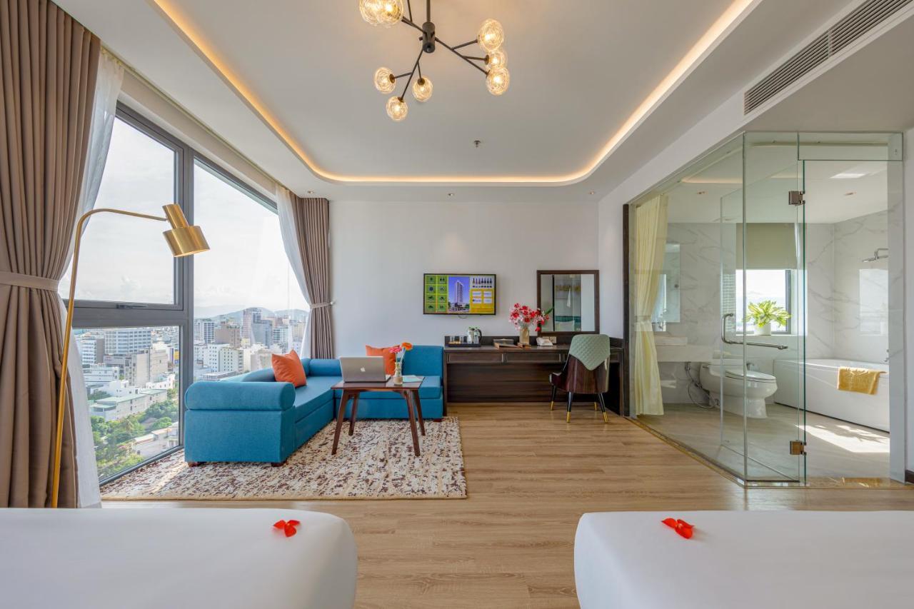 Cordial Grand Hotel Da Nang Beach Exterior photo
