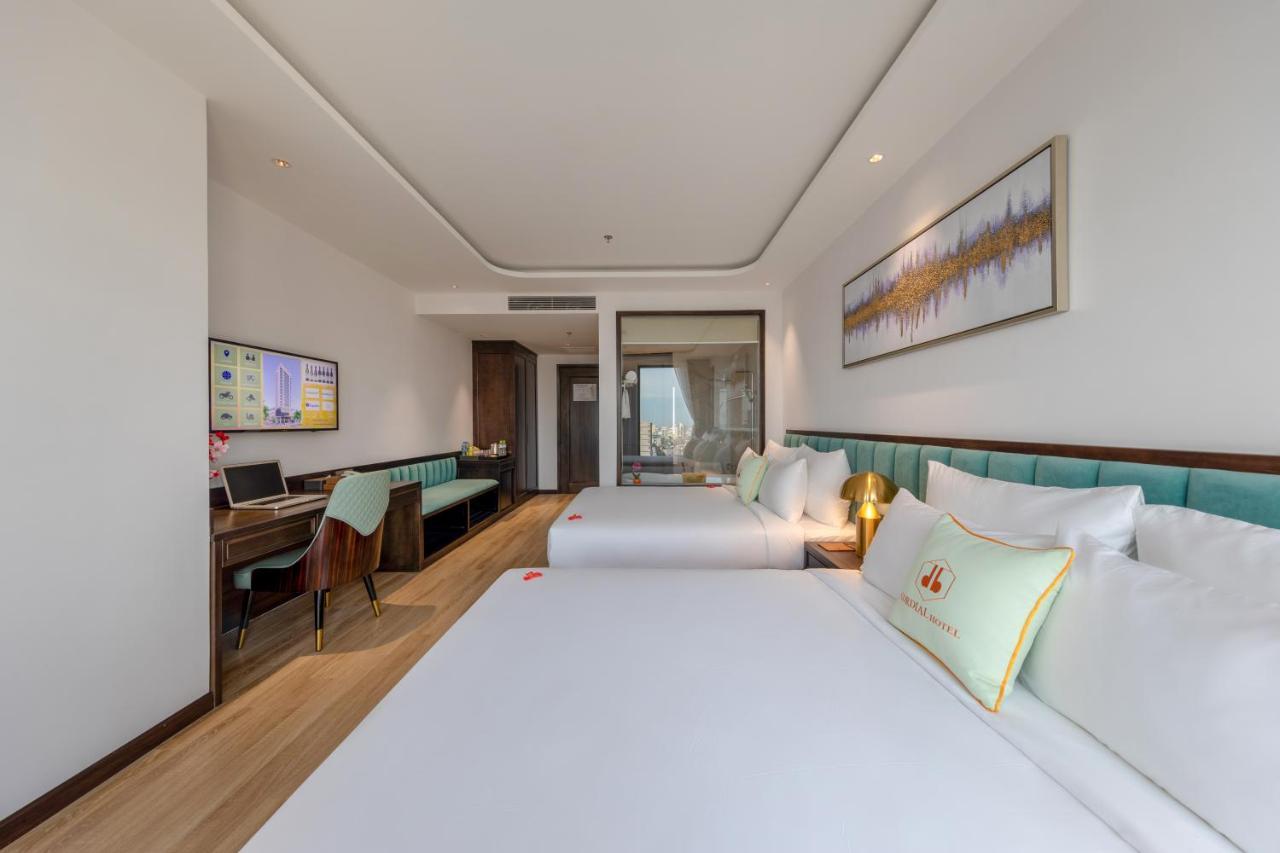 Cordial Grand Hotel Da Nang Beach Exterior photo