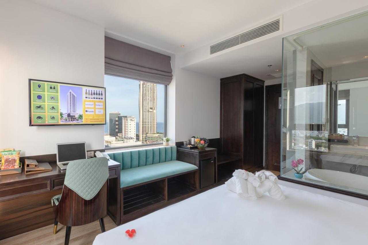 Cordial Grand Hotel Da Nang Beach Exterior photo