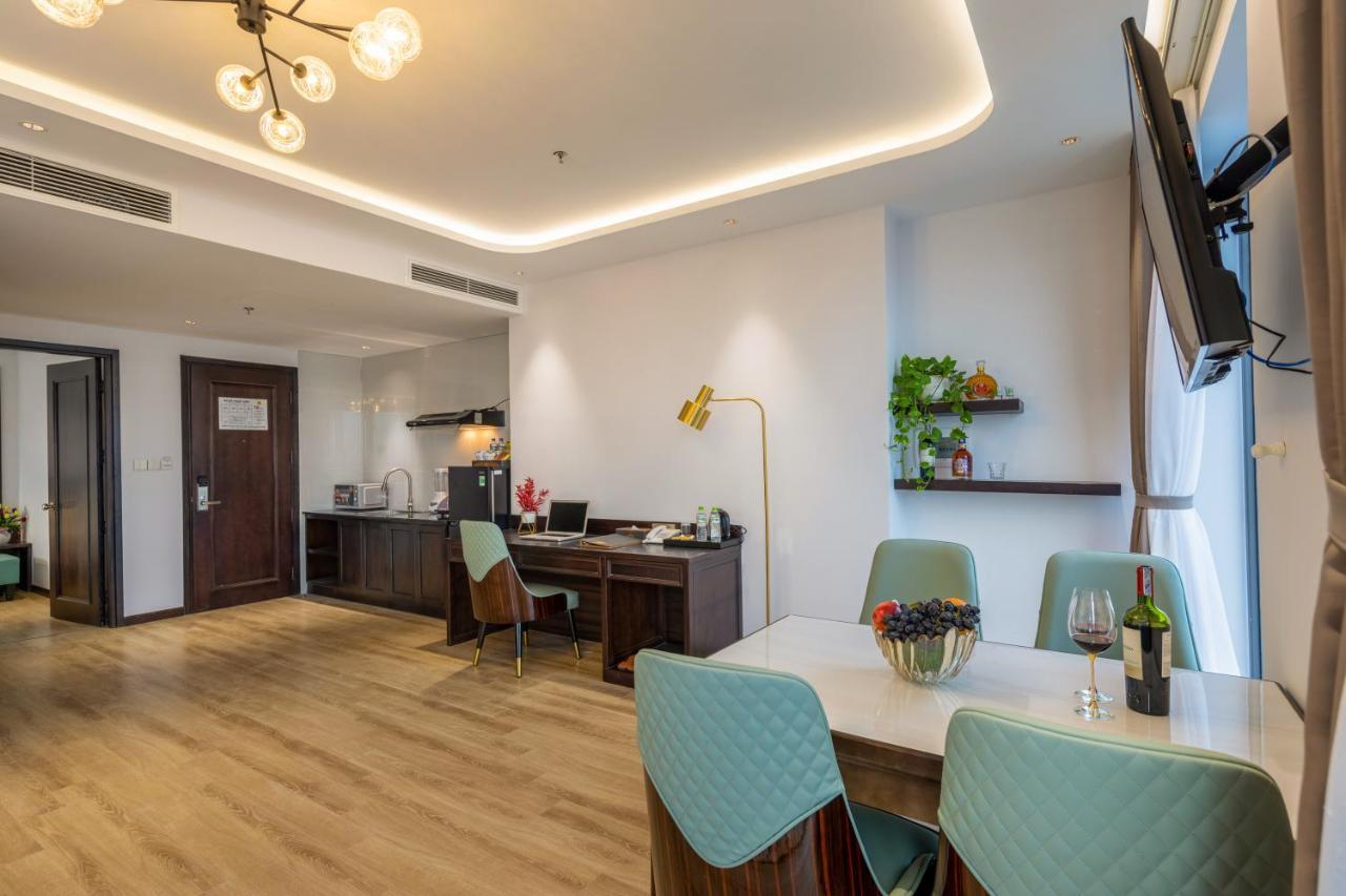 Cordial Grand Hotel Da Nang Beach Exterior photo