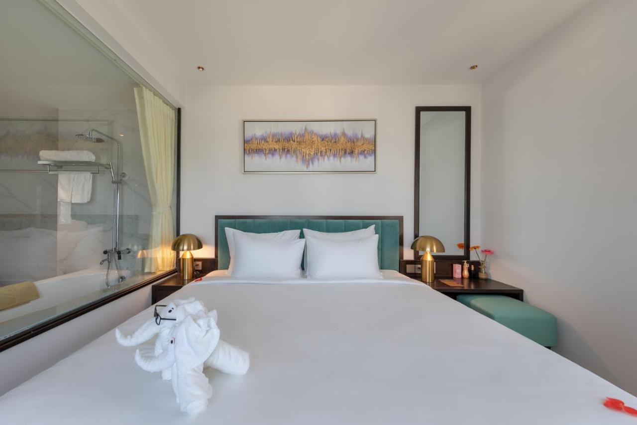 Cordial Grand Hotel Da Nang Beach Exterior photo
