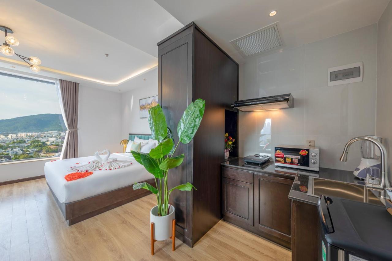 Cordial Grand Hotel Da Nang Beach Exterior photo
