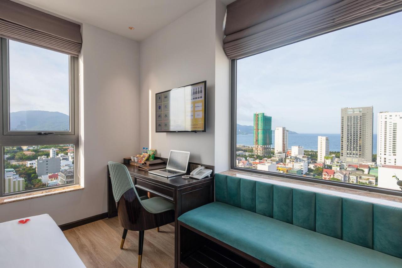 Cordial Grand Hotel Da Nang Beach Exterior photo