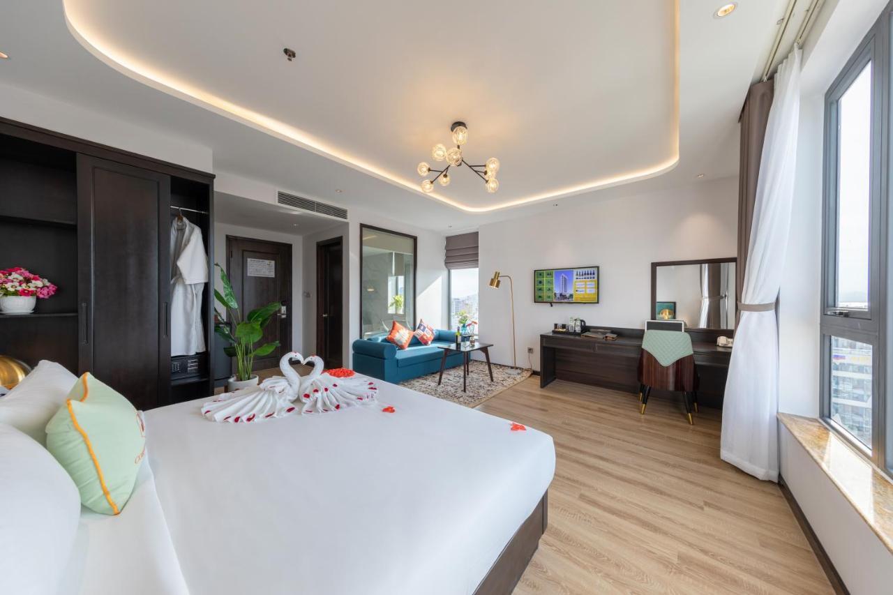 Cordial Grand Hotel Da Nang Beach Exterior photo