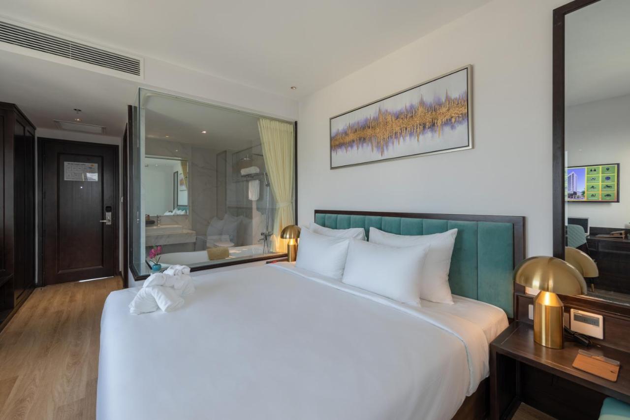 Cordial Grand Hotel Da Nang Beach Exterior photo