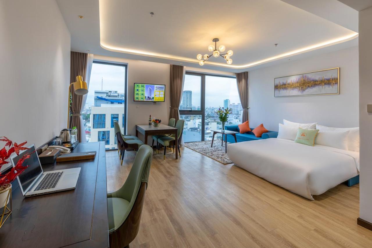 Cordial Grand Hotel Da Nang Beach Exterior photo