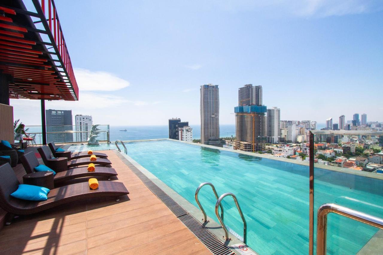 Cordial Grand Hotel Da Nang Beach Exterior photo
