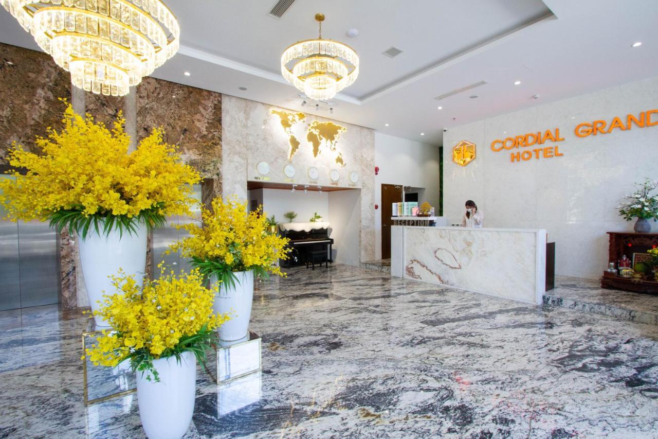 Cordial Grand Hotel Da Nang Beach Exterior photo