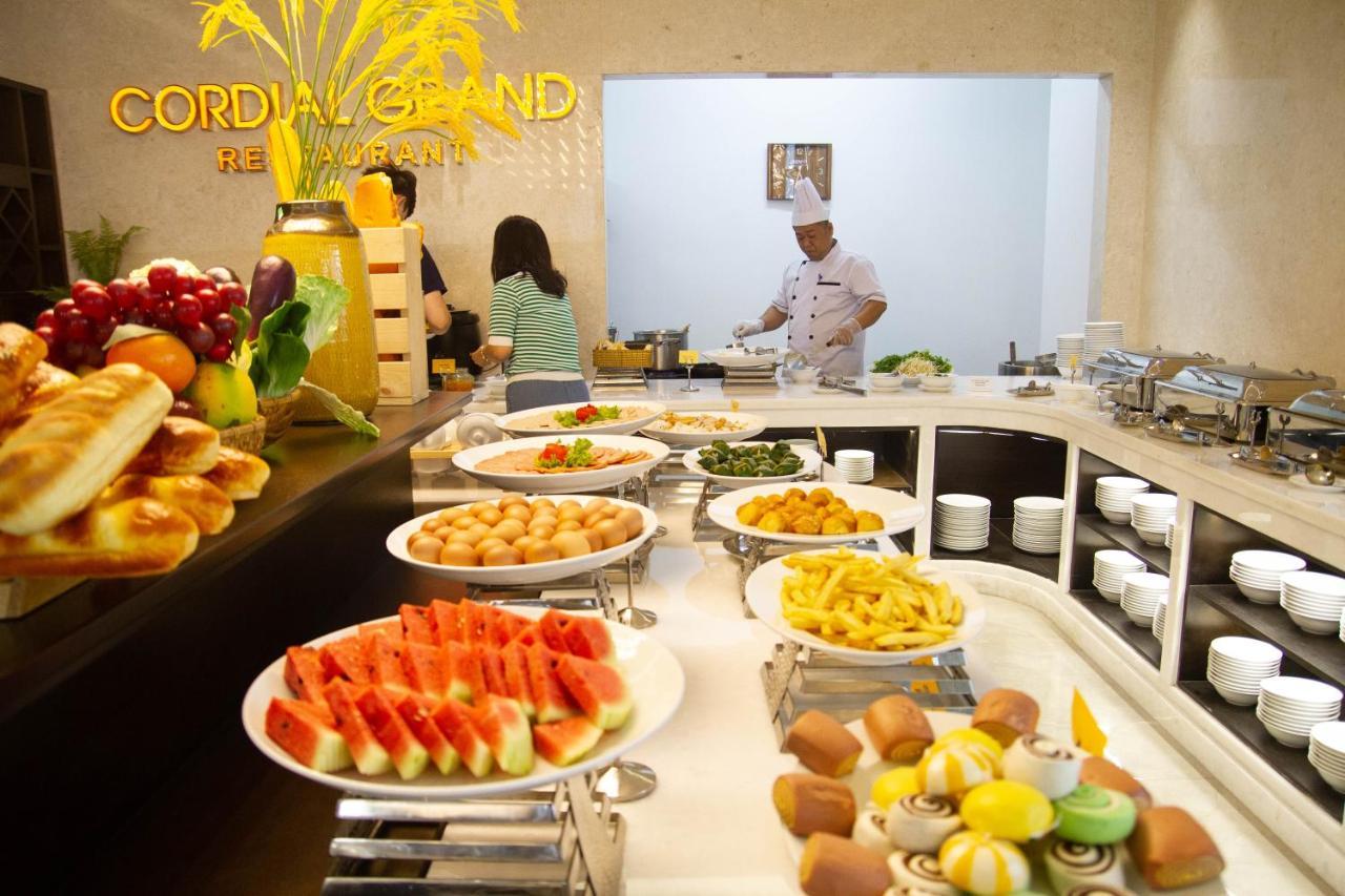 Cordial Grand Hotel Da Nang Beach Exterior photo