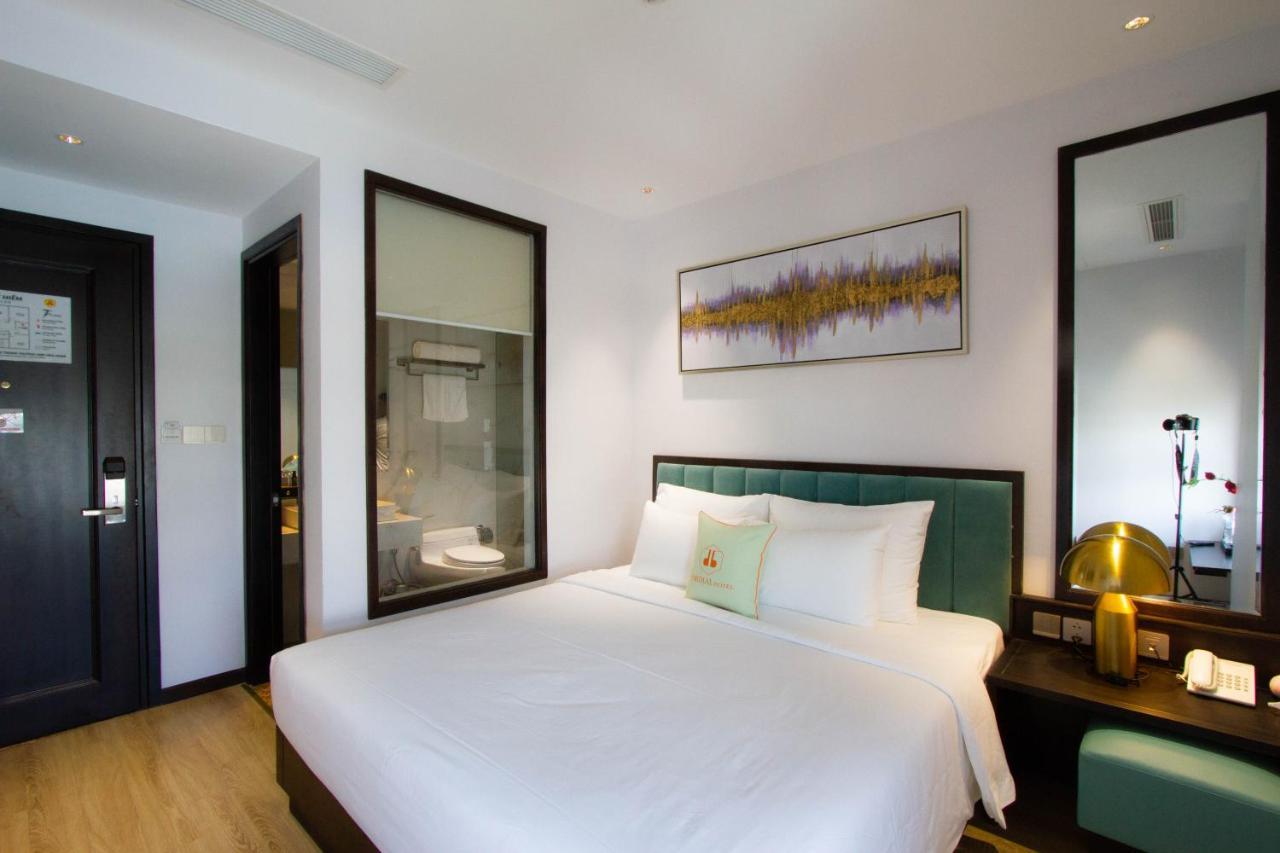 Cordial Grand Hotel Da Nang Beach Exterior photo