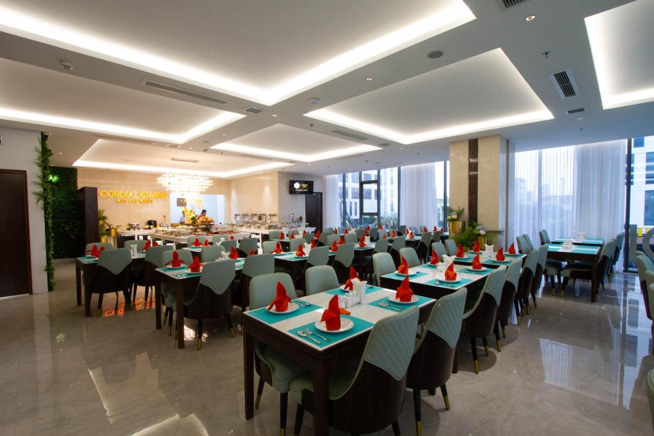 Cordial Grand Hotel Da Nang Beach Exterior photo