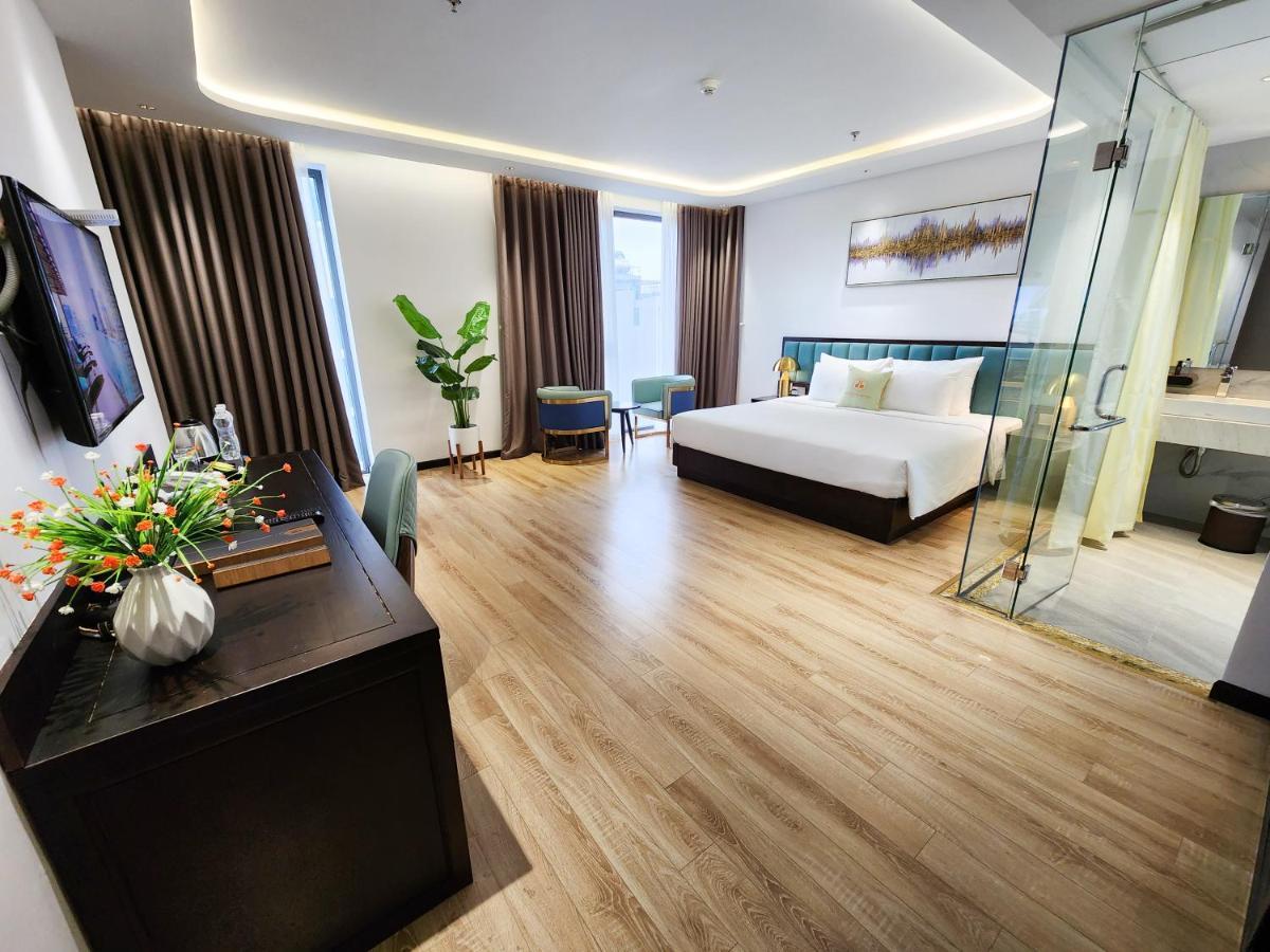 Cordial Grand Hotel Da Nang Beach Exterior photo