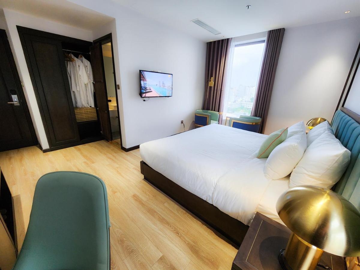 Cordial Grand Hotel Da Nang Beach Exterior photo