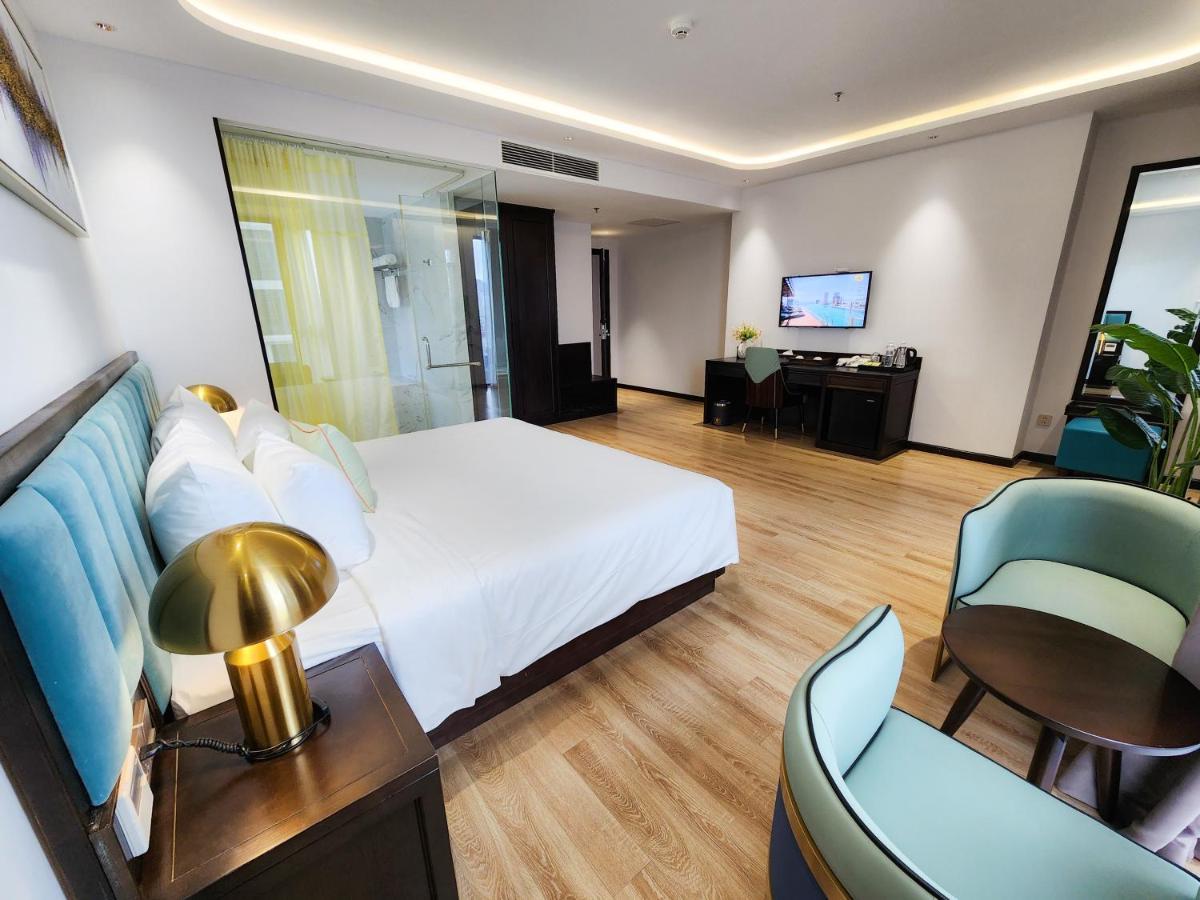 Cordial Grand Hotel Da Nang Beach Exterior photo