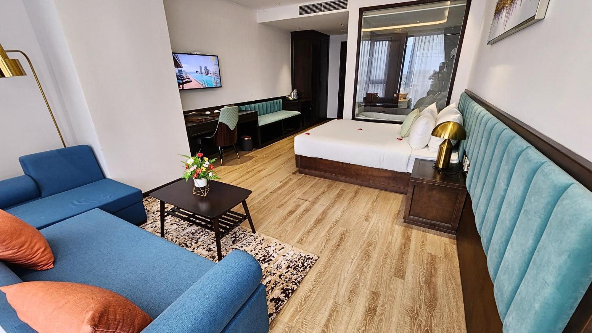 Cordial Grand Hotel Da Nang Beach Exterior photo